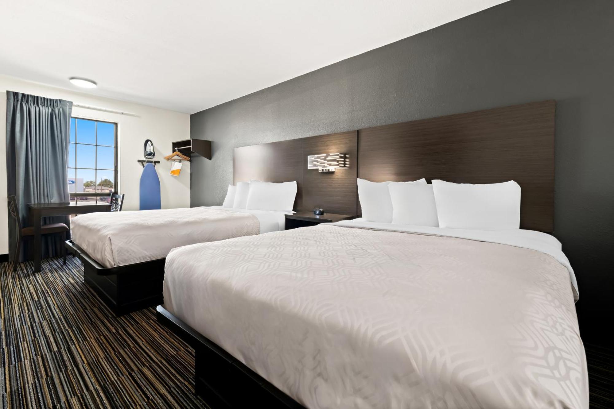 Econo Lodge Dumas Bagian luar foto