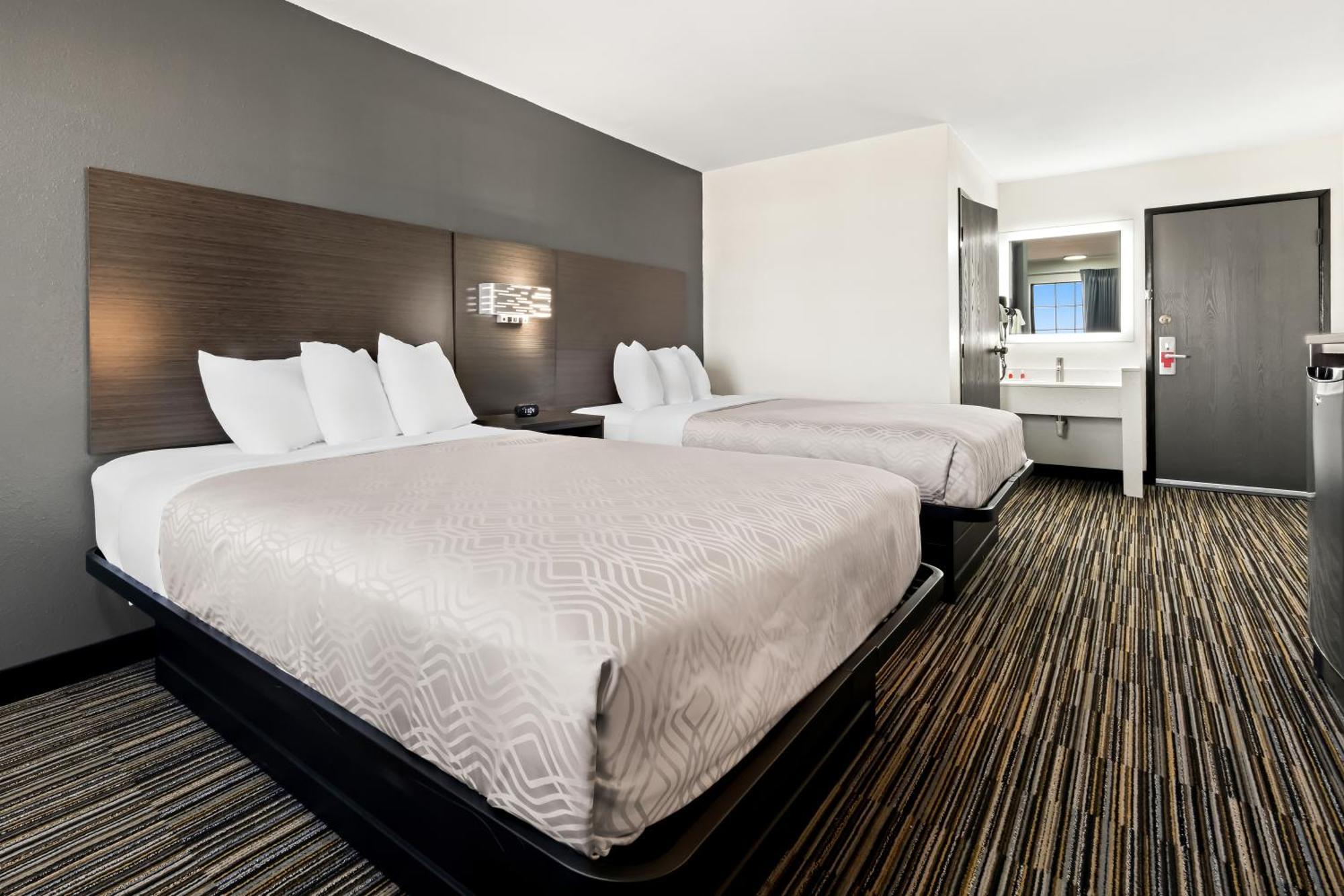 Econo Lodge Dumas Bagian luar foto