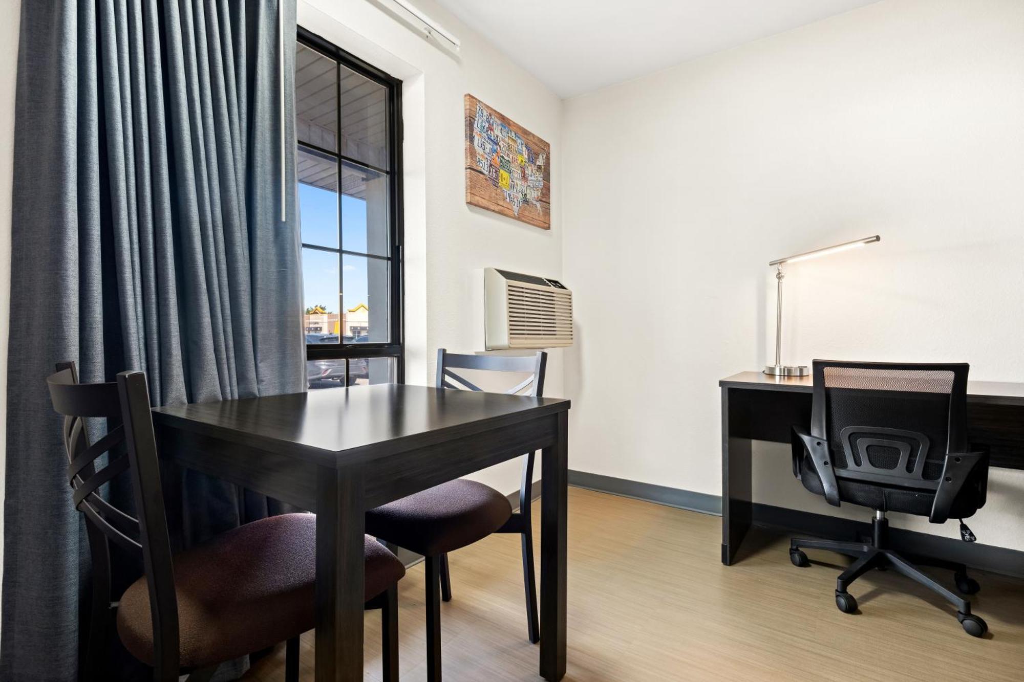 Econo Lodge Dumas Bagian luar foto